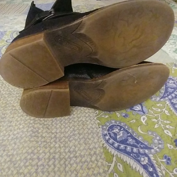 Boots - Picture 4 of 7